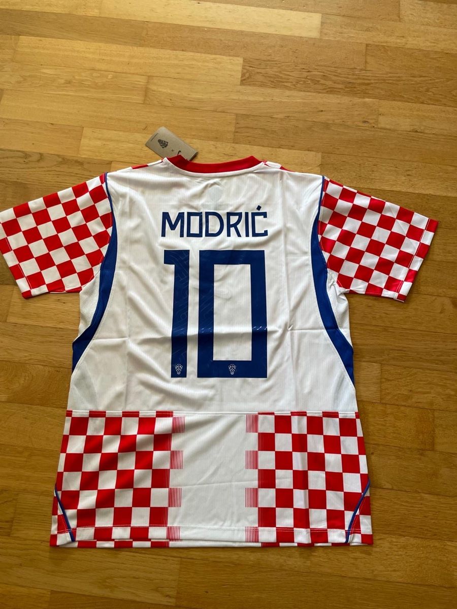 Canottiere & Pantaloni: NEUES Modric Kroatien Trikot – Nuovo e nell'imballaggio originale da Kehrsatz venduto da Chicharron