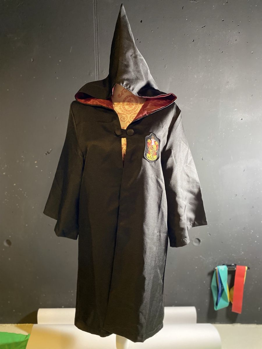 Costumes: Gryffindor Schulumhang mit Zauberstab  – D'occasion à Altdorf UR par NJLT 2