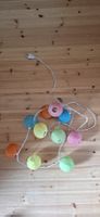 Sommerliche Lichterkette mit bunten kugeln