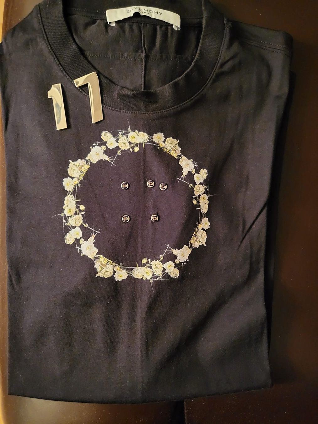Givenchy T-shirt: Givenchy T-shirt – Nuovo (secondo la descrizione) da Grenchen venduto da Lucifero17 3
