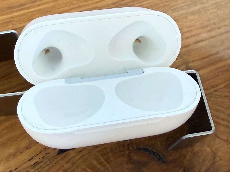 Apple Cuffie: APPLE AirPods 3 Charging Case – Usato da Lausanne venduto da Nine1982 2