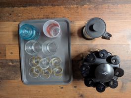 Servierplatten-Set: Tablett, Teebereiter, Gewürzkarussell