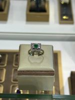 18 Karat - 750 Weissgoldring mit Diamanten und Smaragd