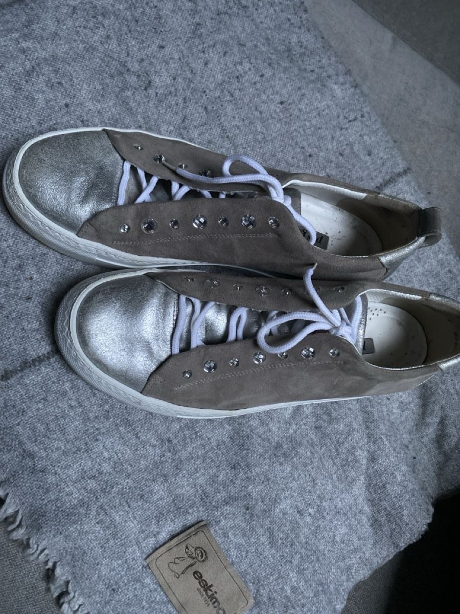 Paul Green Scarpe da donna: Paul Green Sneaker, ca. Gr.. 7 Grau/Silber mit Strasssteine – Usato da Homberg b. Thun venduto da Homata