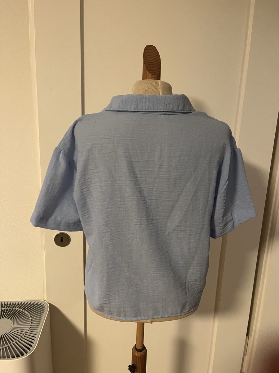 Stradivarius Camicette: Hellblaues Sommerhemd, Kurzarm, Grösse S, Stradivarius – Usato da Zürich venduto da Brobin 1