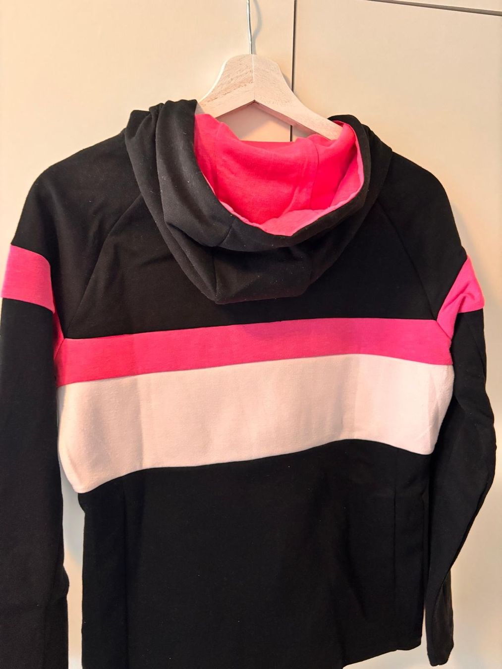 Pulls & Sweat-shirts: Sweat à capuche – D'occasion à Romainmôtier par val_r8sn 2