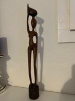 Antike Statue aus Holz