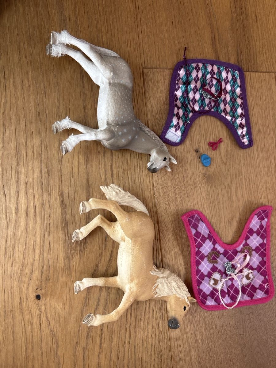 Schleich Spielzeuge: Schleich Pferde mit Decken und Halfter (11) – Gebraucht aus Meiringen von enilorac2000 3