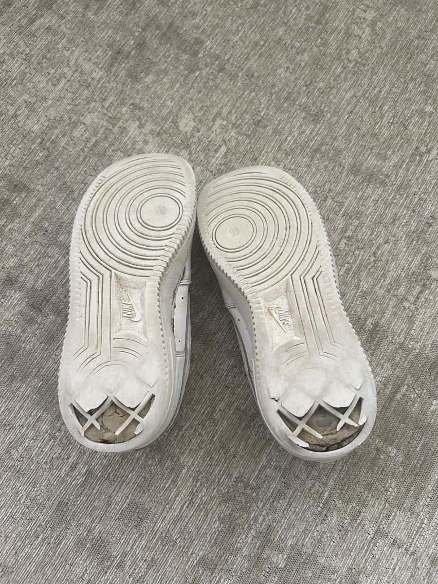 Nike Scarpe da uomo: Baskets Nike Air Force 1 blanches taille 38,5 usées – Usato da St-George venduto da elena27 2