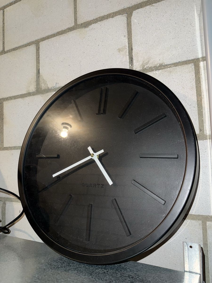 Orologi: Wanduhr schwarz matt – Usato da Mörschwil venduto da Seegurke18 1