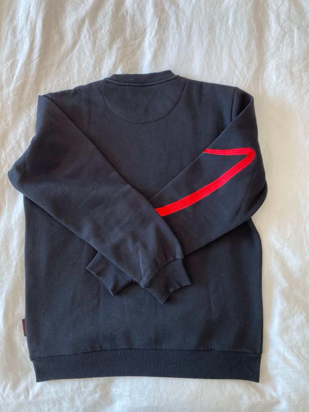 Maglioni & Felpe: crewneck noir broderie rouge – Usato da St-Blaise venduto da Windy2 4