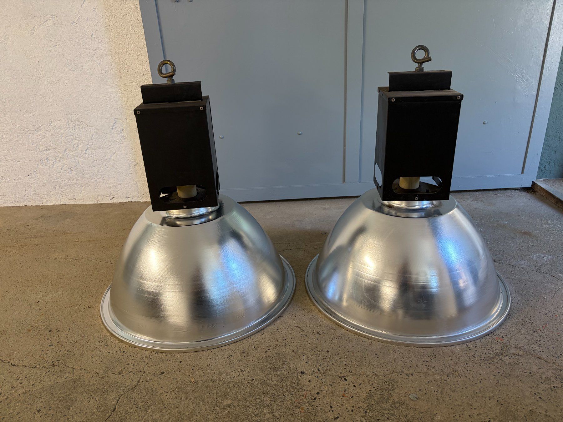 Lampade: Grosse Industrielampen Aluminium – Usato da Biberist venduto da linlu