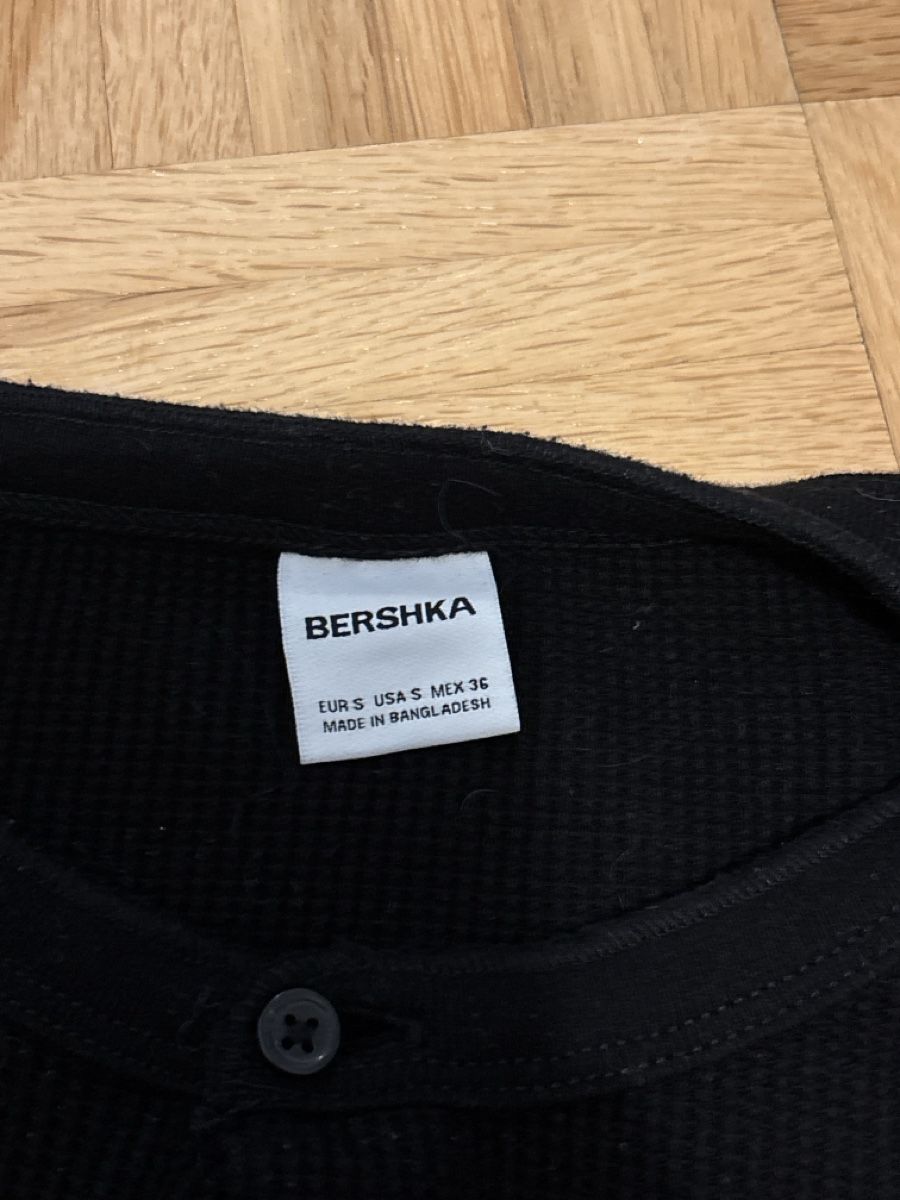 Bershka Pulls & Sweat-shirts: Longsleeve von Bershka schwarz – Neuf (Voir description) à Solothurn par con_sk82 1