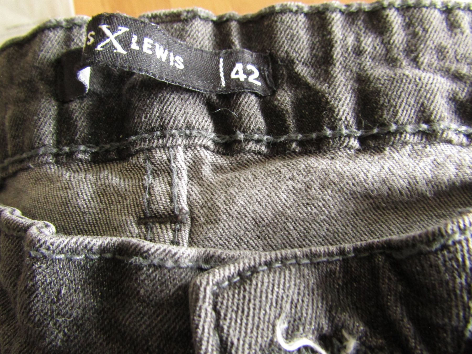 Jeans: Jeans dame NEUF,  taille 42 – Nuovo e nell'imballaggio originale da Delémont venduto da mamygateau 4
