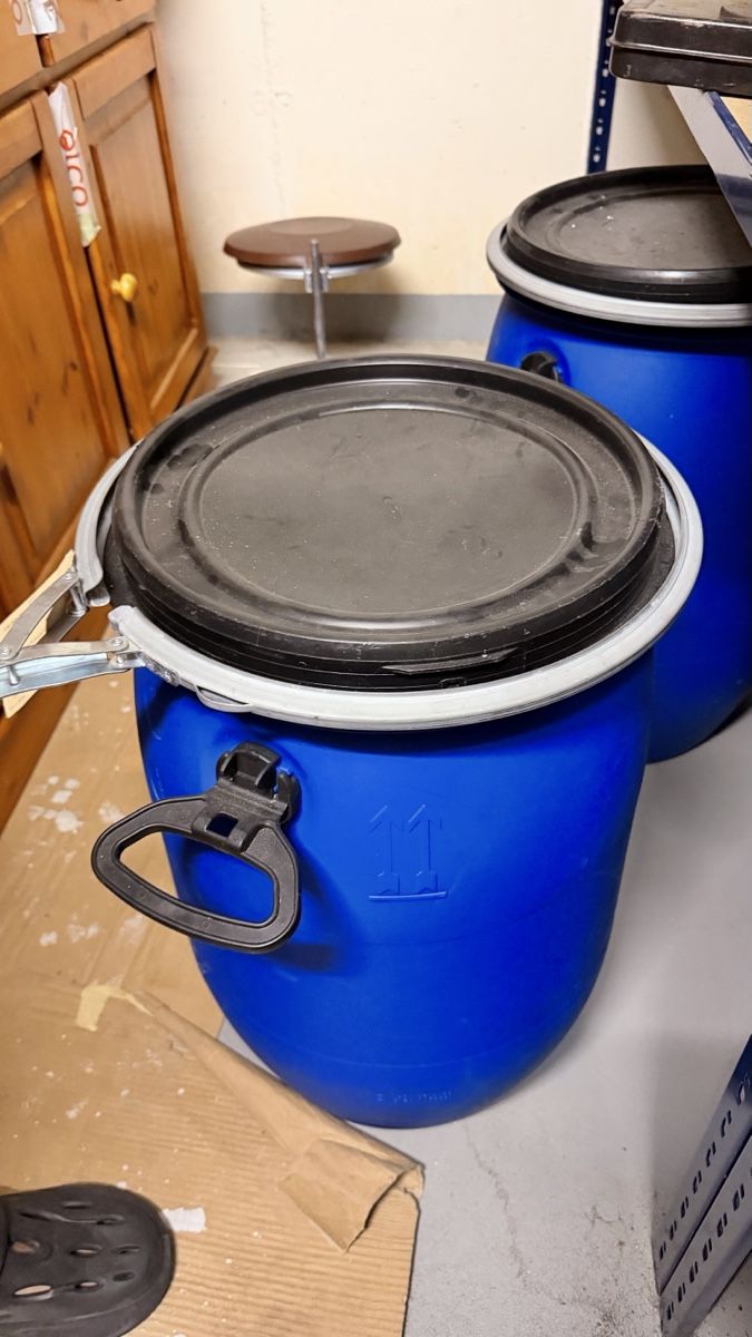 Zubehör: 4x Kunststofffaas 50L mit Spannring – Gebraucht aus Uzwil von fab_sx92