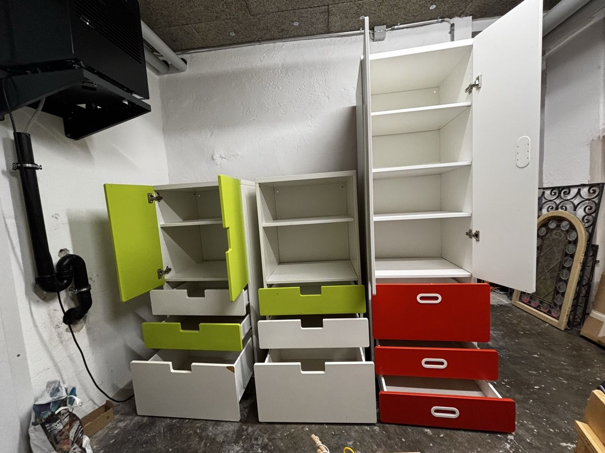 Schränke: IKEA Smastad Kinderschrank  – Gebraucht aus Luzern von luz_x7zz 1
