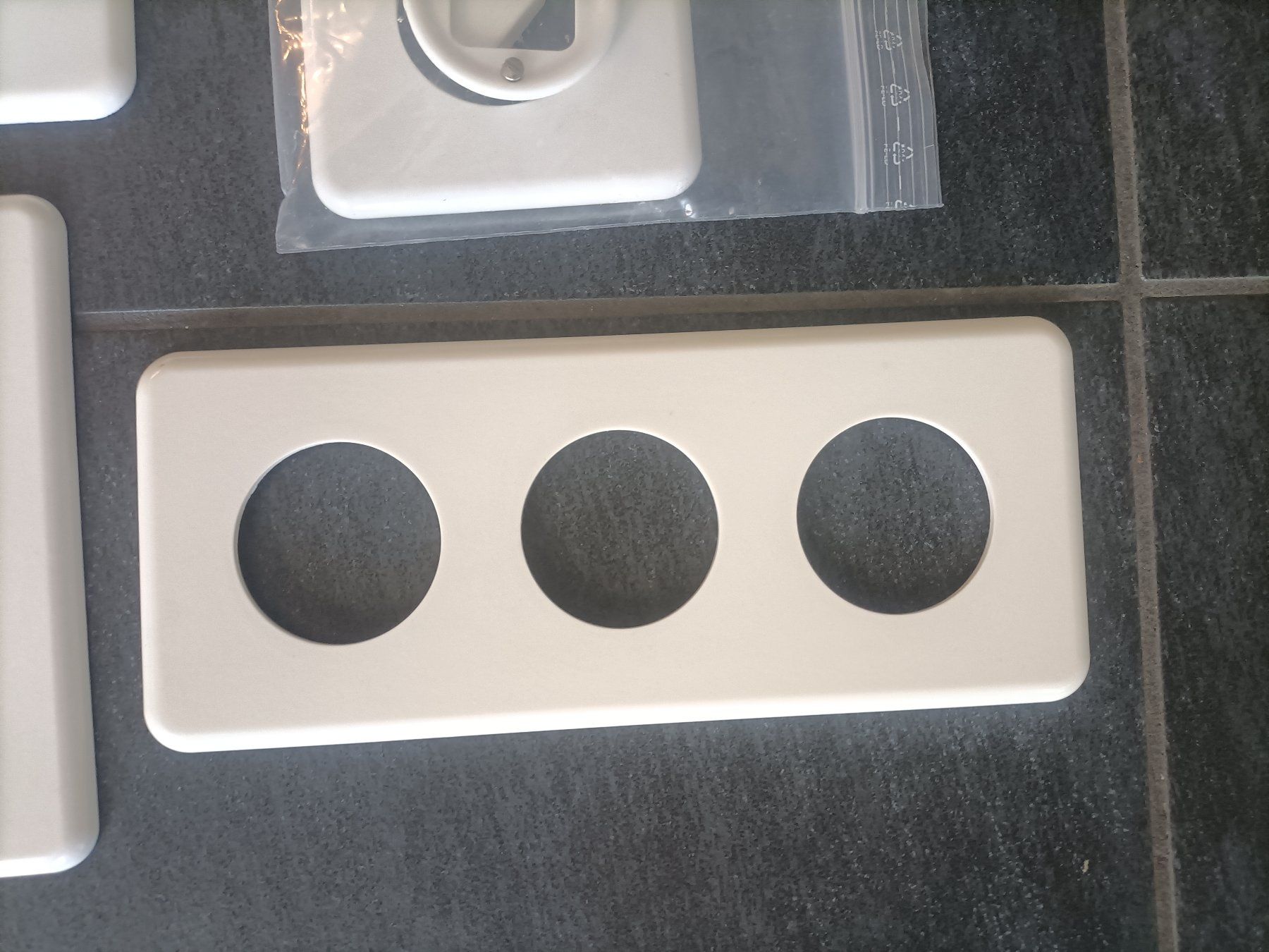 Feller Stecker: Diverse Feller Abdeckplatten STANDARDdue – Gebraucht aus Rudolfstetten von Ivost 3