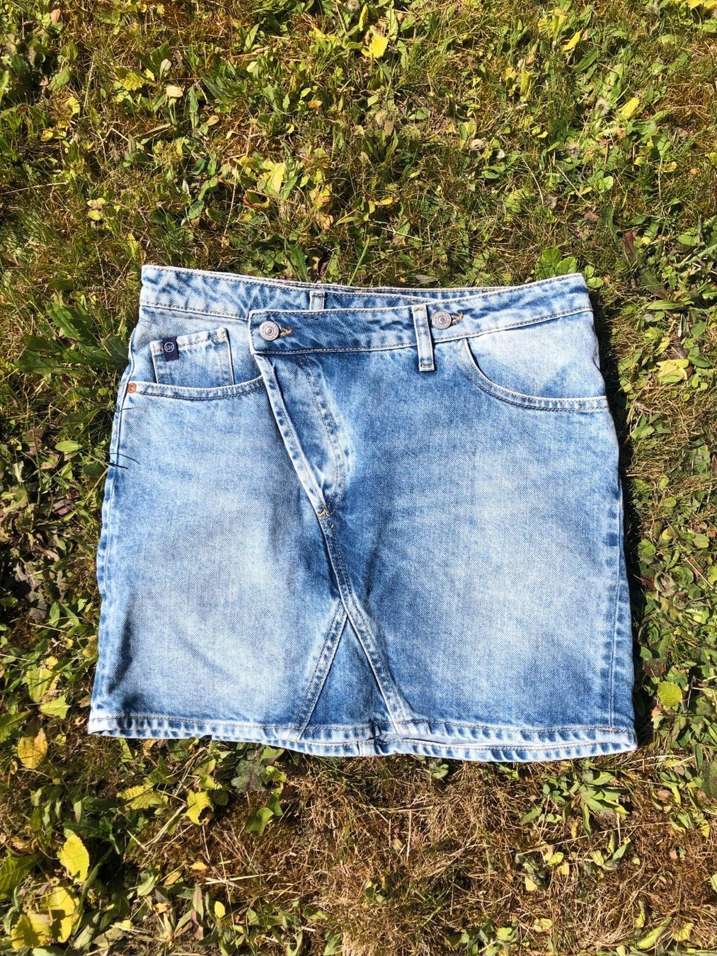 Gonne: Jeansrock mit coolem Seitenknopf-Look – Usato da Wädenswil venduto da Pixie_