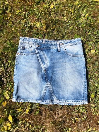 Jeansrock mit coolem Seitenknopf-Look