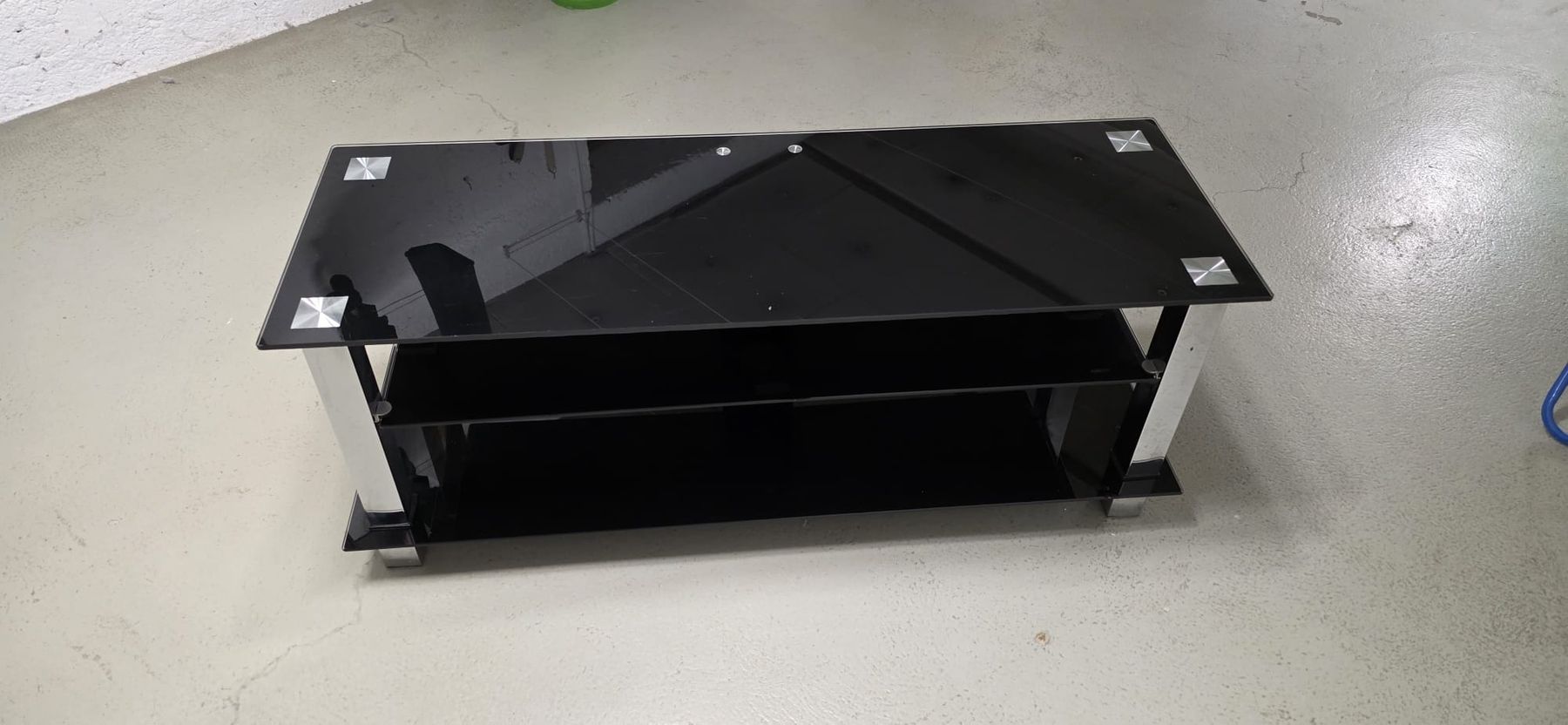 Tavoli: Schwarzer TV-Tisch mit Glasablage – Usato da Zürich venduto da zotope 2