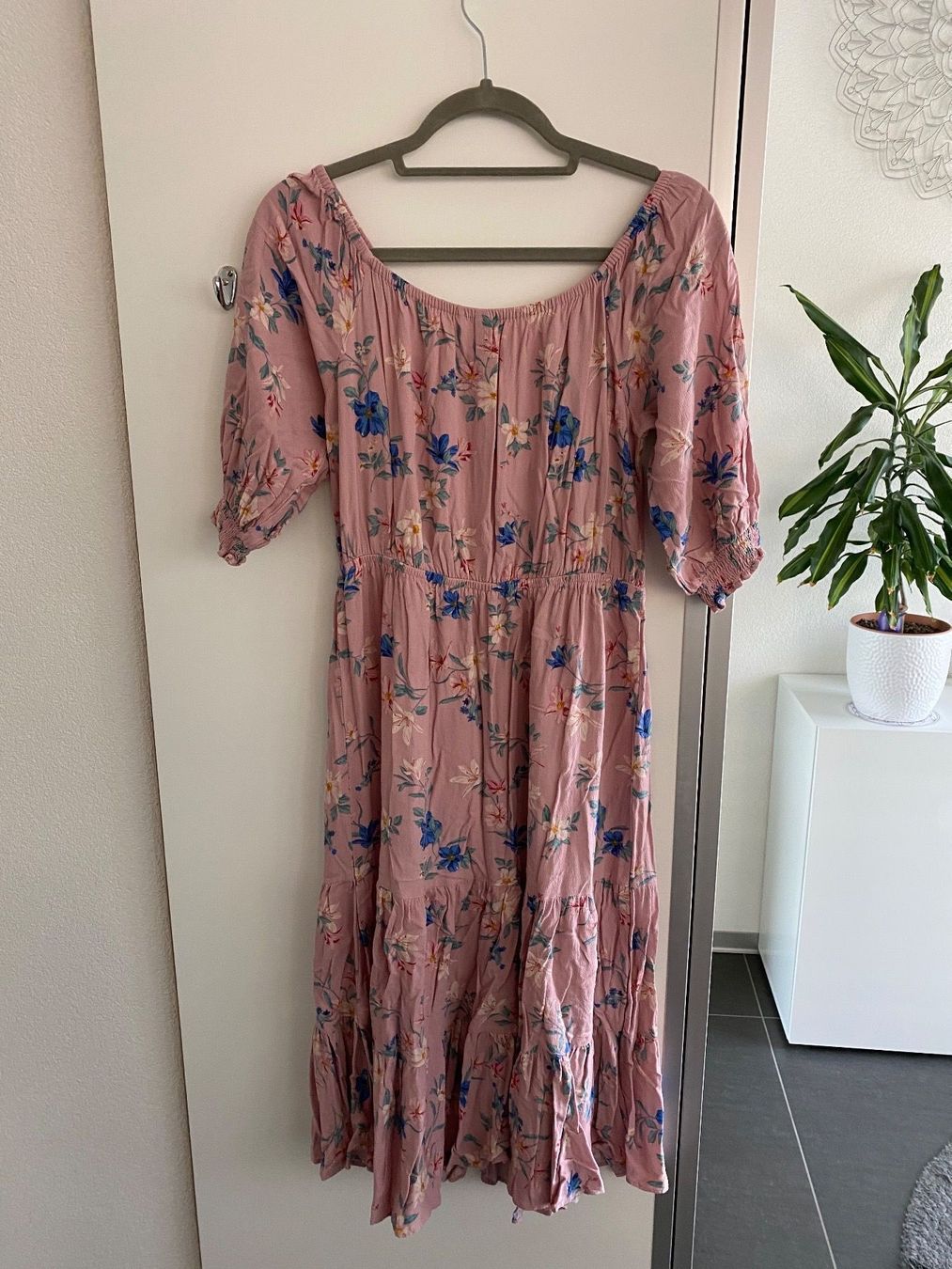 H&M Vestiti: H&M Rosa Midi Kleid Gr. 42 – Usato da Baden venduto da CompraCaro 2