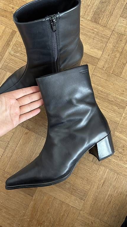 Scarpe da donna: SCHWARZE LEDER-STIEFELETTEN VAGABOND – Usato da Liebefeld venduto da DilaraNathalie 1