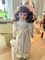 The House of Valentina “Kim” Porzellanpuppe 40 cm mit Origin