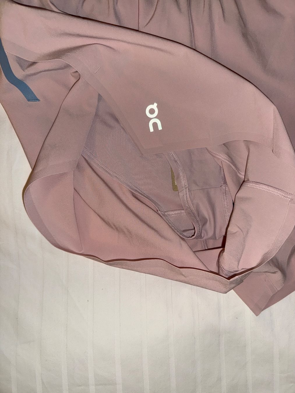 Hosen: Train shorts, On running – Neu und originalverpackt aus Anières von mar_q7wr 7