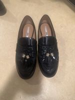 Mocassins Zara noirs vernis avec pompons taille 38