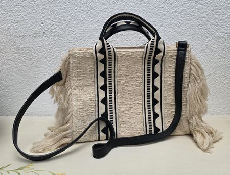H&M Tasche mit Fransen, neuwertig, ideal für den Sommer!
