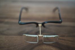 Vintage Klappbrille Lesebrille hochklappbar schwarz gold Mid