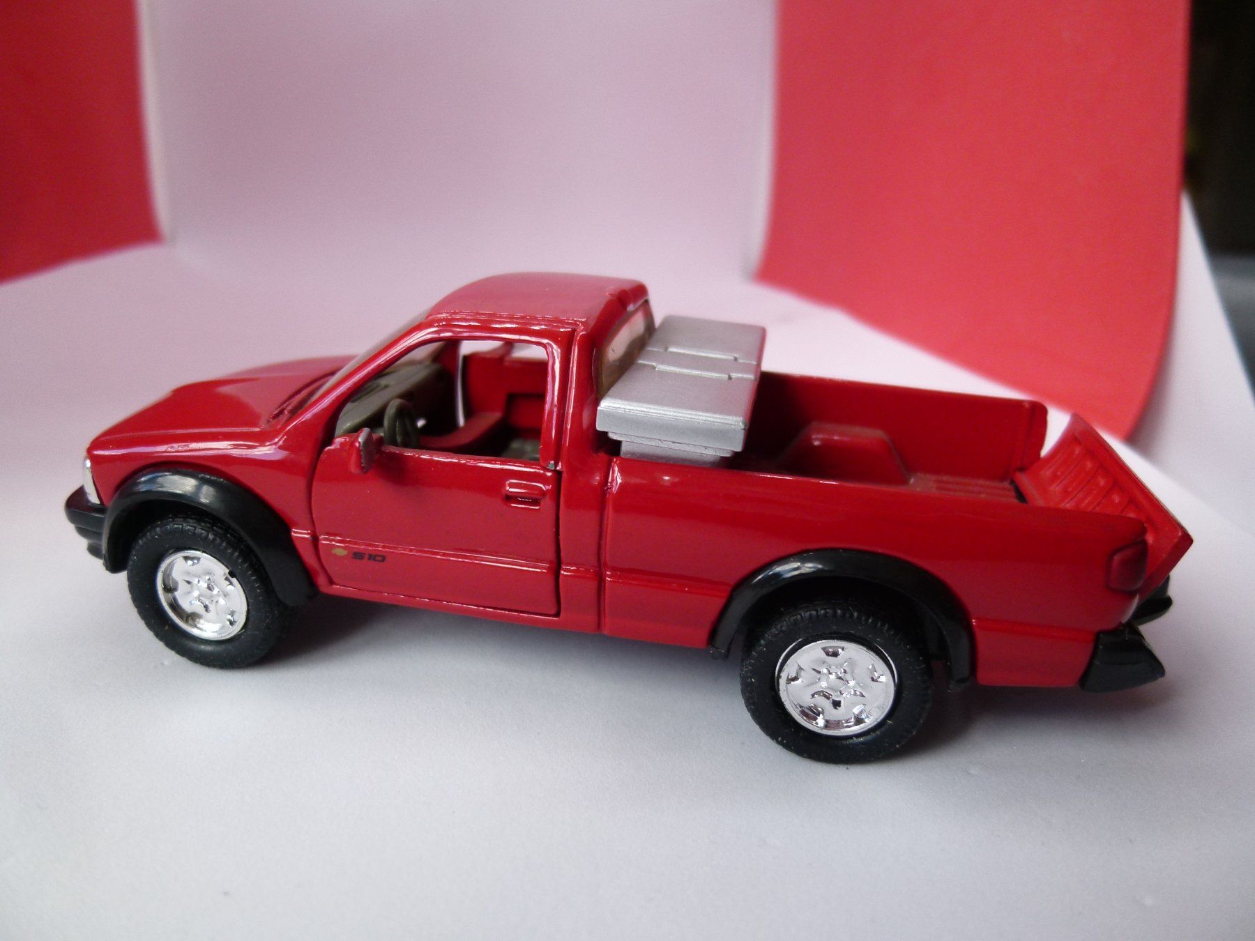 Chevrolet Modellini d'auto: ab  5.-- Chevrolet Pick UP - eher einfaches Modell - Road Ch – Usato da Reiden venduto da alpina2