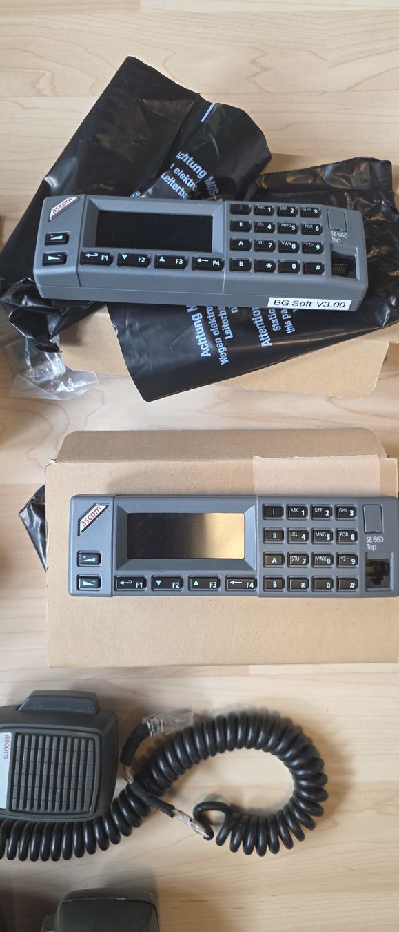 Radiocomunicazione: 2x ascom se660 + programieradapter und zubehör 2m VHF – Usato da Aarburg venduto da Se20 4