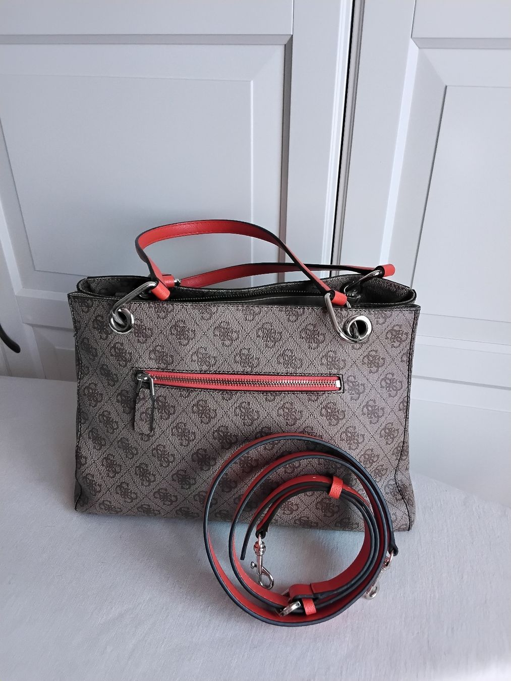 Guess Borse da donna: Guess Tasche – Usato da Fey venduto da ladamedunil 1