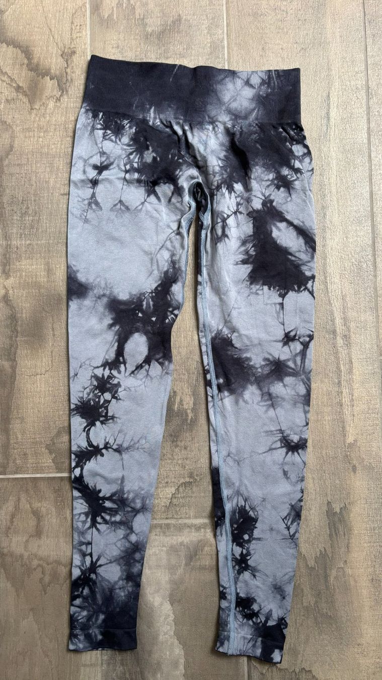 Oace Leggings: OACE Leggings Batik Schwarz Grau – Nuovo (secondo la descrizione) da Biel/Bienne venduto da jac_pw5y