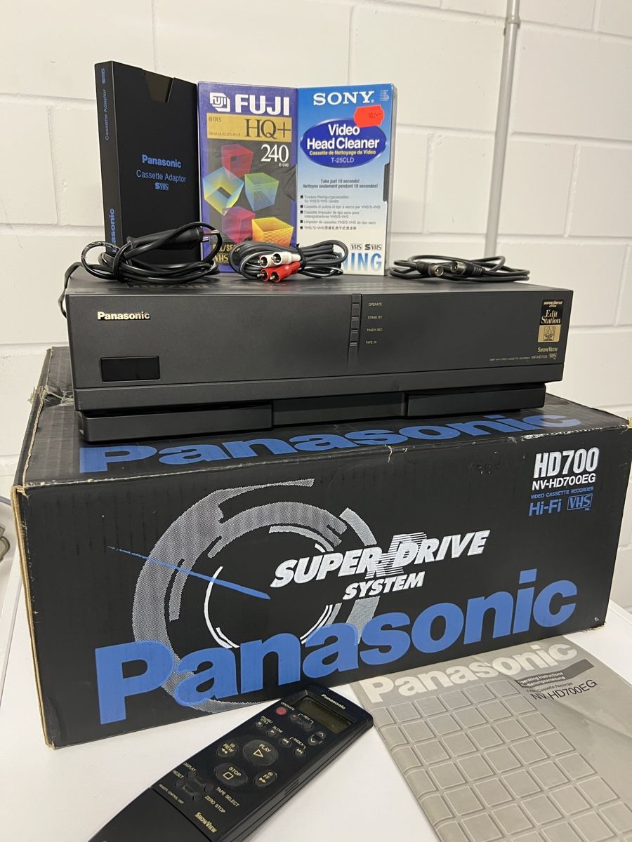 Panasonic Registratori: VHS-Videorecorder NV-HS700 von PANASONIC – Usato da Schongau venduto da Retro_Shop