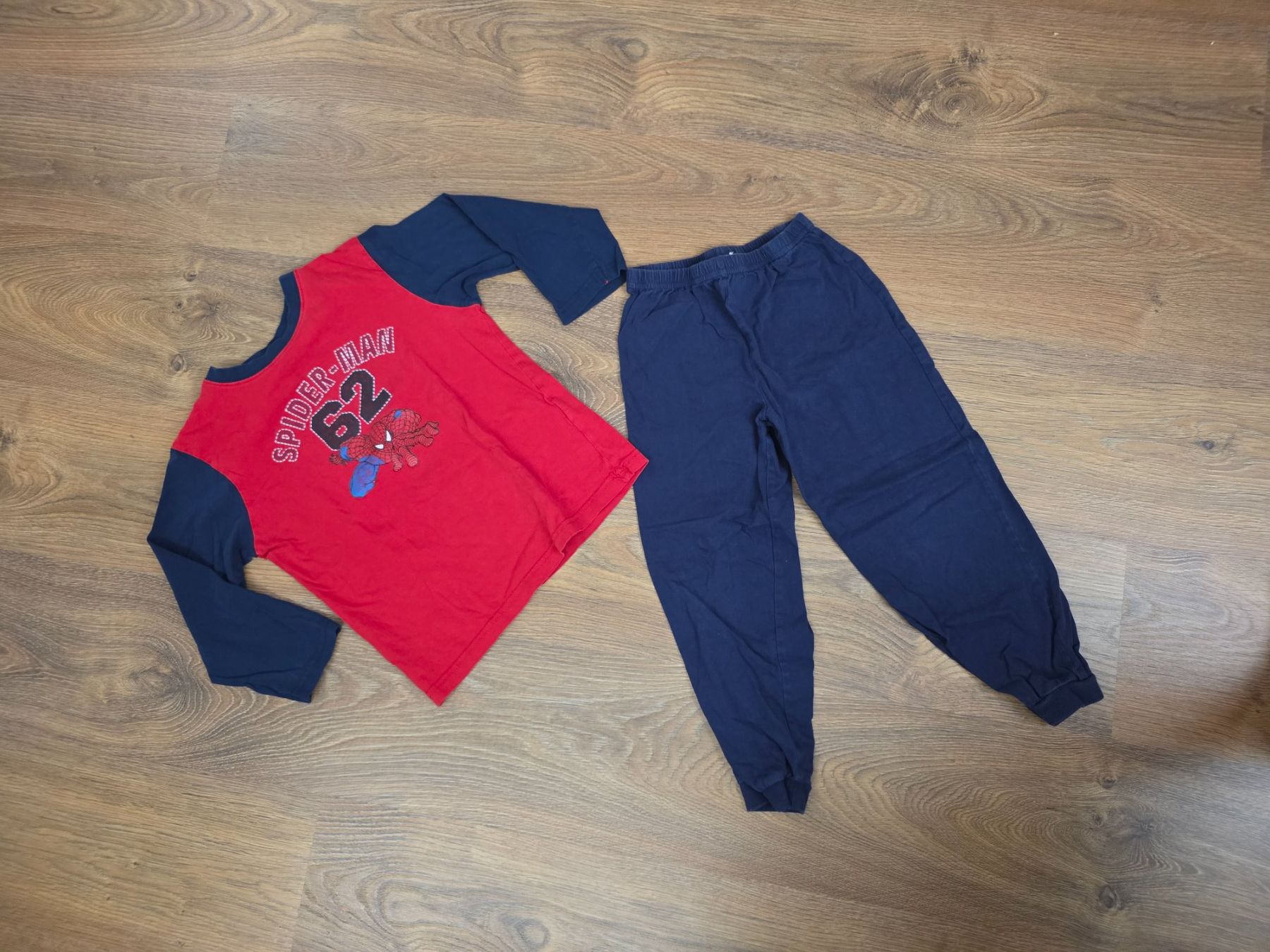 Pyjamas: Pyjama 2-teilig Gr. 116/122 Spider-Man – D'occasion à Nebikon par Japostyle