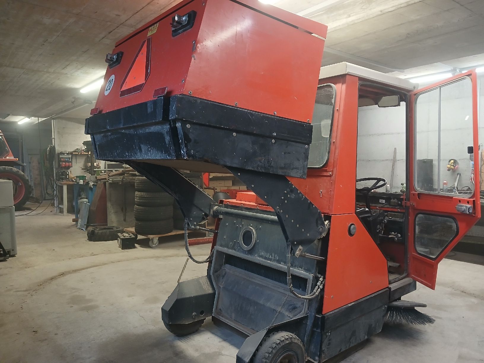 Hako Tutte le macchine: Hako Putzmaschine – Usato da Krinau venduto da P.grob 5