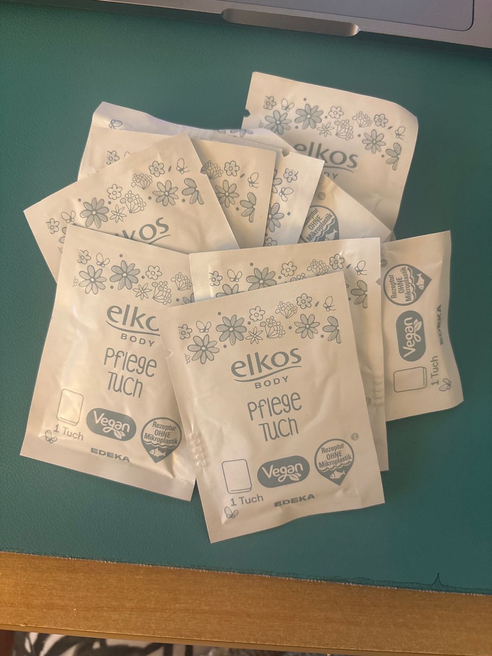 Veet Altro per la cura del corpo: 10 Eikos Perfect Finish Wipes – Nuovo e nell'imballaggio originale da Basel venduto da anna123456789