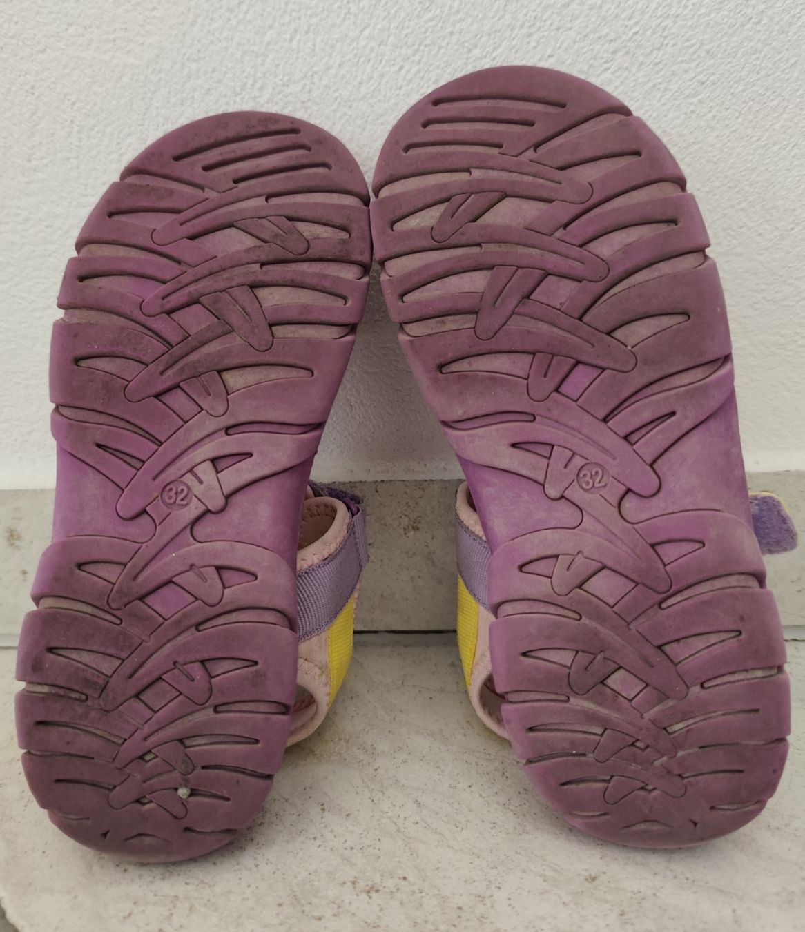 Scarpe per ragazze: Mädchensandale Grösse 32 – Usato da Chur venduto da Rodanisa 5