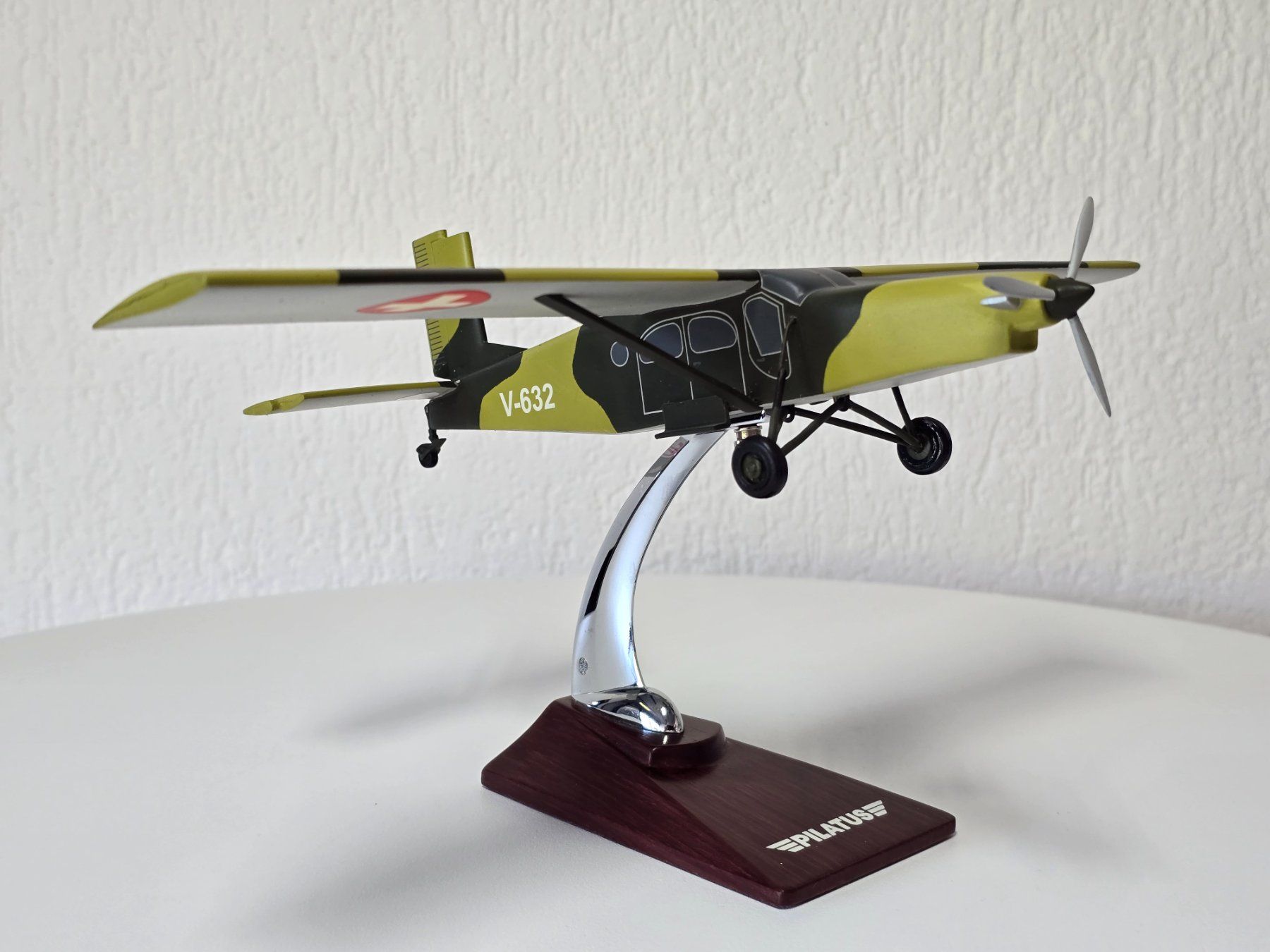 Kit di modellismo & Modellini statici: Pilatus Porter, PC 6, Schweizer Luftwaffe, V-632, Vitrine, – Nuovo (secondo la descrizione) da Kloten venduto da Nicola2 7
