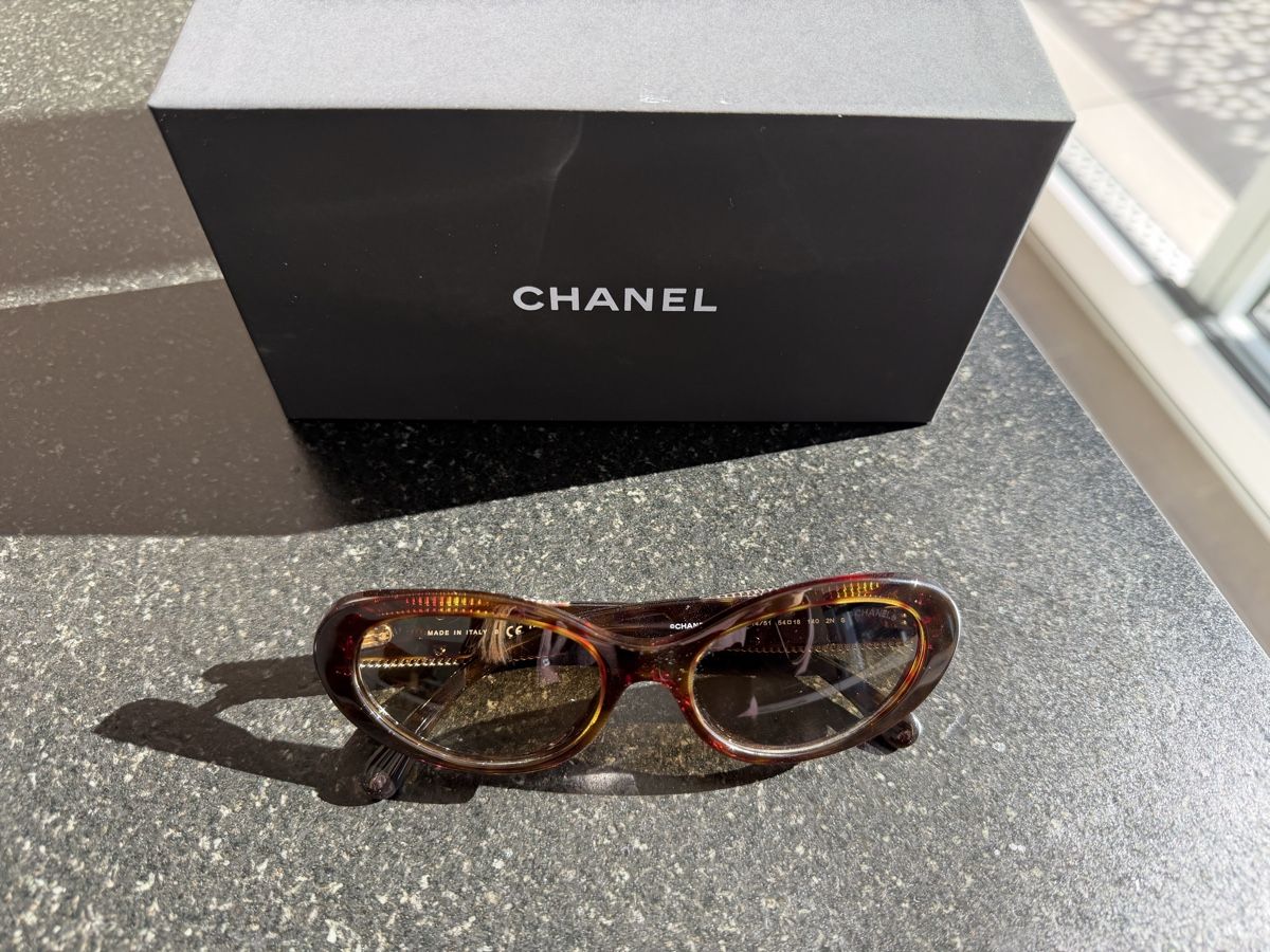 Chanel Brillen & Gläser: Lunettes de soleil Chanel  – Neu und originalverpackt aus Le Landeron von lea_b7hs 3