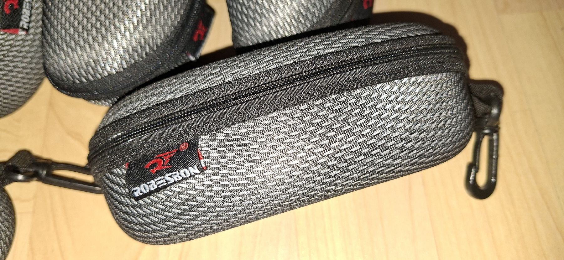 Altro in  Abbigliamento & Accessori: Brillen Etuis grau schwarz – Nuovo (secondo la descrizione) da Bern venduto da Stalino 1