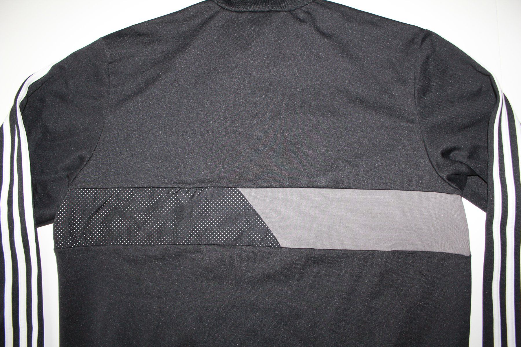Adidas Giacche: Veste Adidas t .42-44 – Usato da Peseux venduto da Gilloss 6