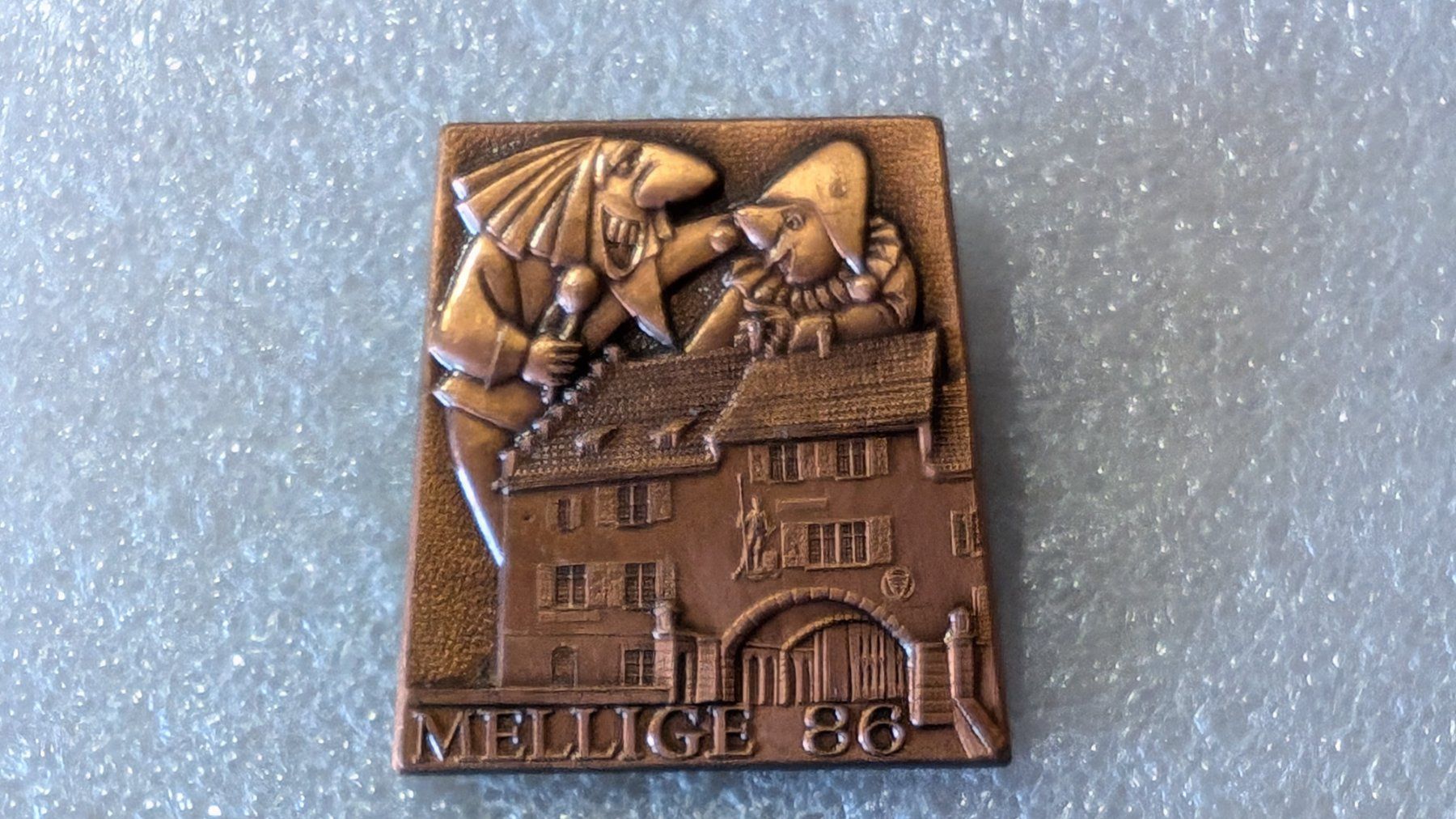 Placchette & Badge: Ansteckpin 212: Mellige 86 – Usato da Oppligen venduto da Pin-Fall-Shop