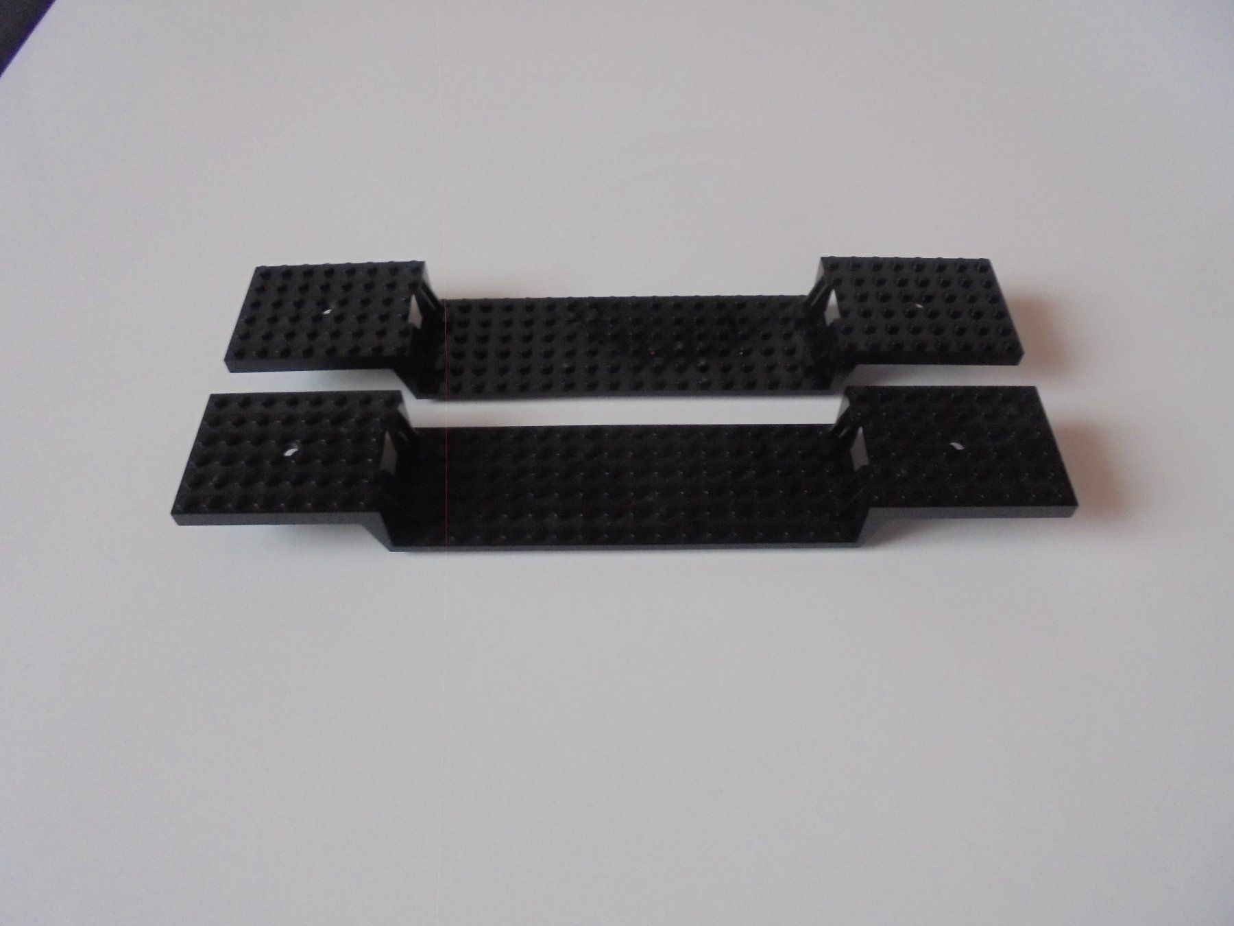 Lego Jouets: LEGO - 2 - SCHWARZE - EISENBAHN - PLATTEN – D'occasion à Gelterkinden par ajdt4