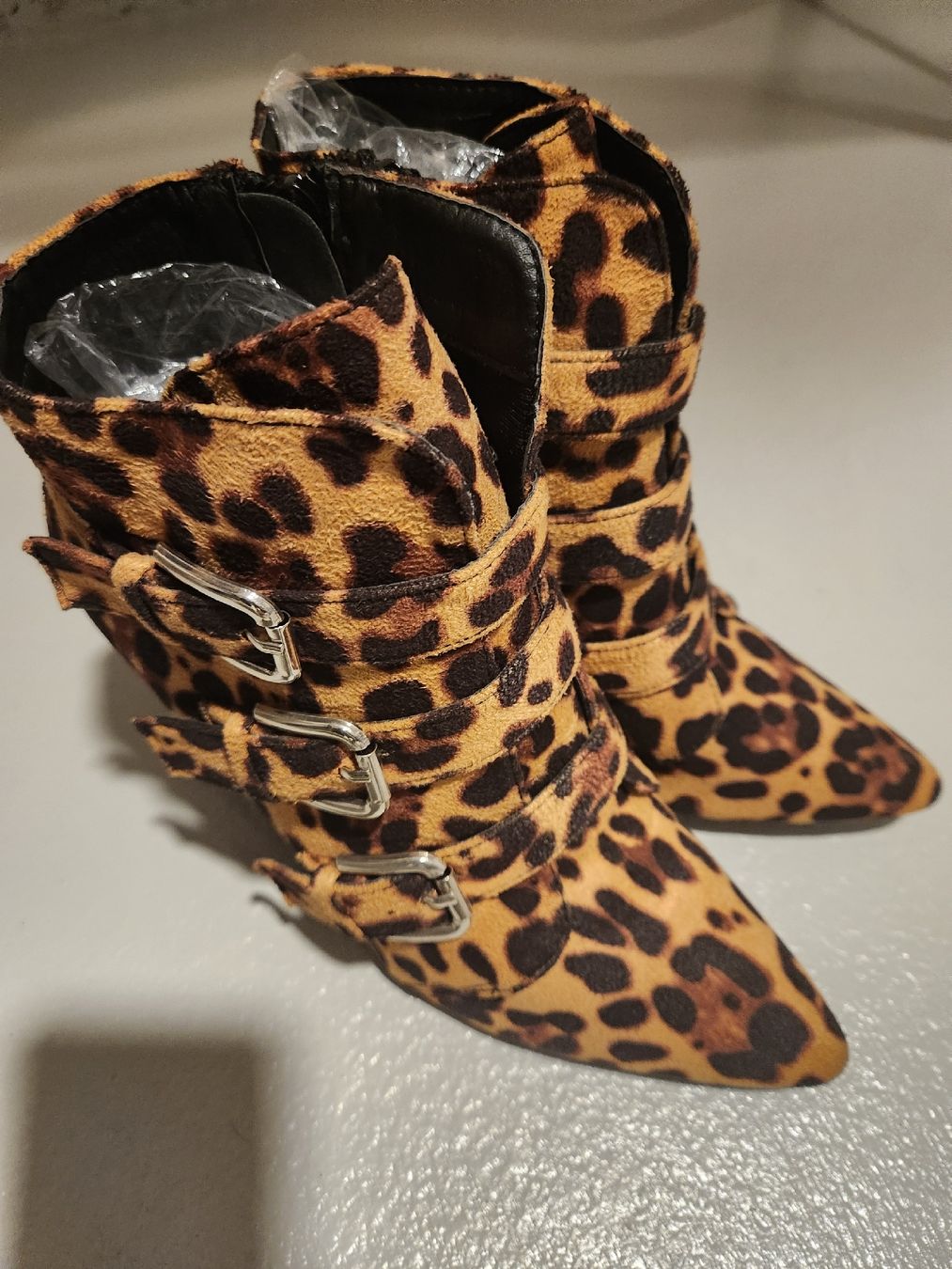 Scarpe da donna: Stiefeletten – Nuovo (secondo la descrizione) da Wolhusen venduto da bryman