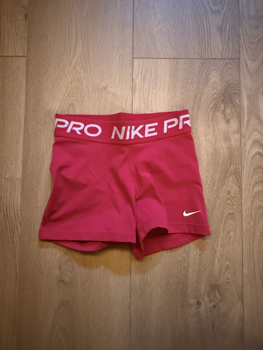 Nike Pantaloni: Nike Pro Shorts pink – Usato da Bolligen venduto da lee_orange