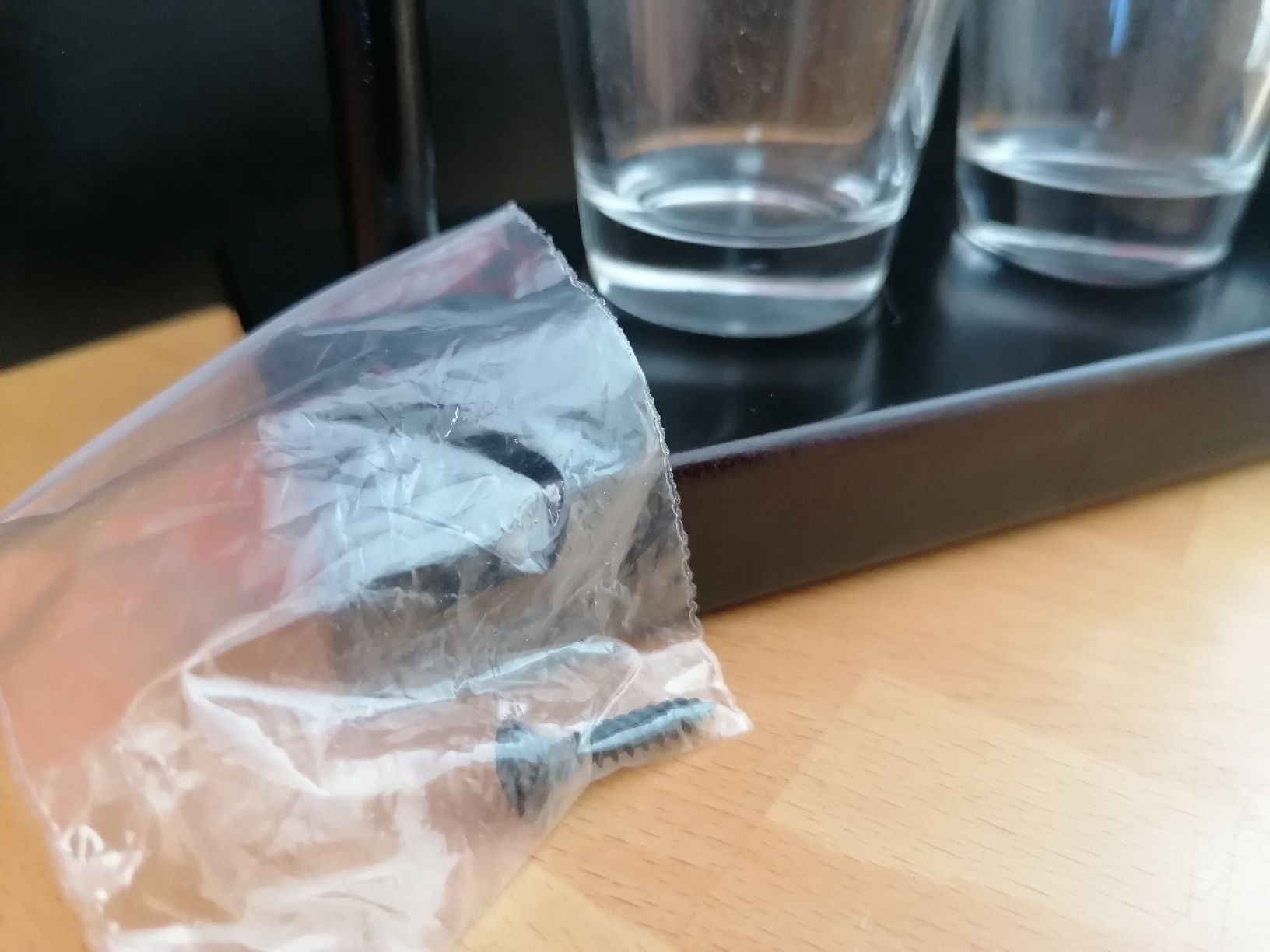 Schweizer Armee Stichwaffen: Originelle Whisky Schnaps Likör Flasche Form einer Pistole – Neu und originalverpackt aus Pfäfers von Padj 5