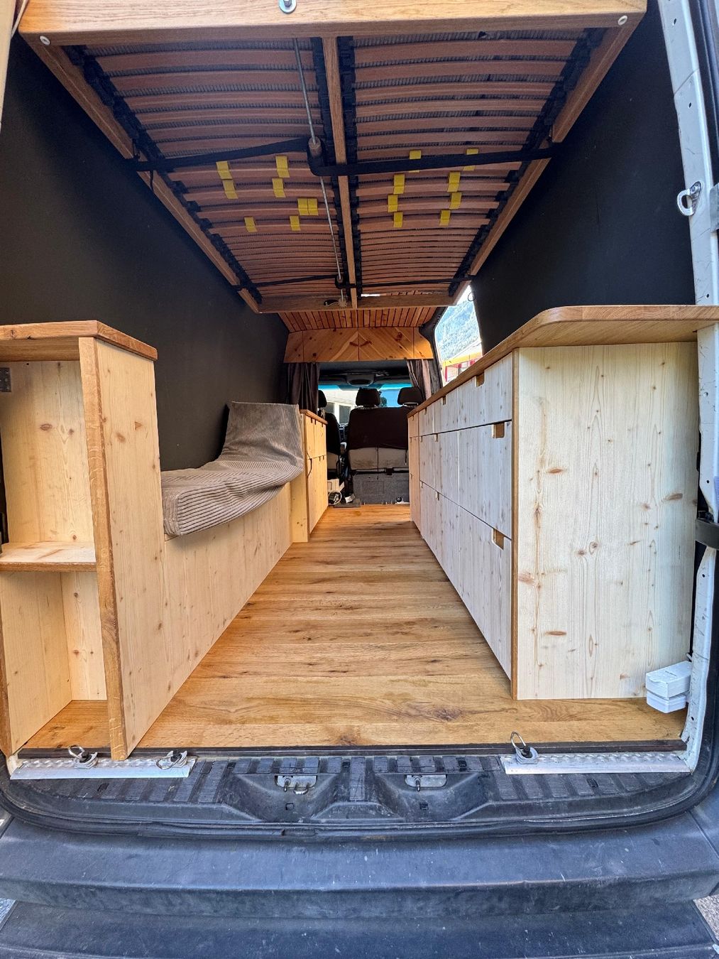 VW Camping Fahrzeuge: Vw Crafter Camper – Gebraucht aus Felsberg von HWSDesign 4